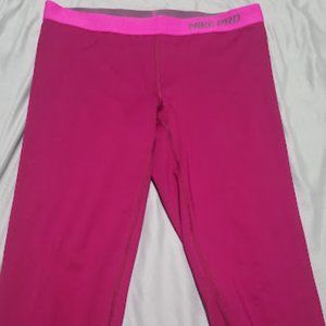 Nike Pro Women Capri yoga pants